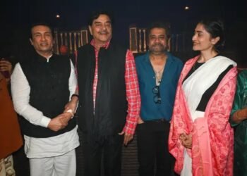 शेखर सुमन ने अपने हिंदी नाटक “एक मुलाक़ात” में महान कवि साहिर लुधियानवी को जीवंत किया