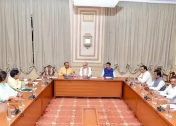 महाराष्ट्र के CM पर सस्पेंस बरकरार, आज दिल्ली में अमित शाह करेंगे फैसला !