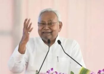 बिहार में चुनावी सौगात! नीतीश सरकार लाएगी 100 यूनिट मुफ्त बिजली, पेंशन बढ़ी और महिलाओं को नौकरी में 35% आरक्षण