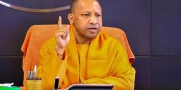 योगी सरकार का हाथरस भगदड़ कांड में बड़ा एक्शन, SDM- CO समेत 6 अधिकारी सस्पेंड