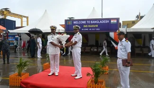 बांग्लादेश की नौसेना ने आईएनएस रणवीर का भव्य स्वागत किया