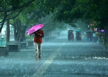 UP: इन 24 जिलों में आज गरज-चमक के साथ बारिश की संभावना, तेज रफ्तार के साथ चलेगी हवाएं,IMD ने जारी किया अलर्ट