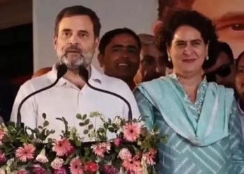 कांग्रेस सांसद राहुल गांधी ने रायबरेली में एक जनसभा को संबोधित किया