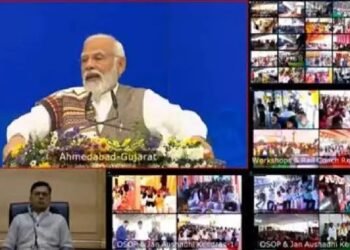 प्रधानमंत्री ने दहेज में एलएनजी के पेट्रोकेमिकल्स कॉम्प्लेक्स की आधारशिला रखी