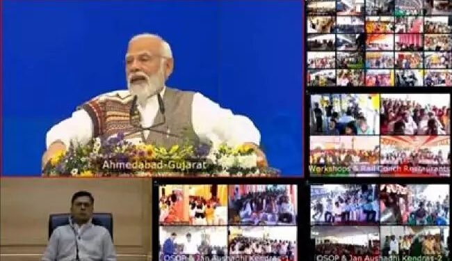 प्रधानमंत्री ने दहेज में एलएनजी के पेट्रोकेमिकल्स कॉम्प्लेक्स की आधारशिला रखी