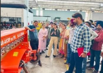 66 पटवारियों ने धान अवशेष प्रबंधन तकनीक सीखने के लिए पीएयू का दौरा किया