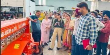 66 पटवारियों ने धान अवशेष प्रबंधन तकनीक सीखने के लिए पीएयू का दौरा किया