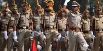 UP सिपाही भर्ती की परीक्षा के लिए उमड़े अभ्यार्थी, 10 हजार पुलिसकर्मियों की तैनाती