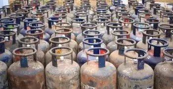 नए साल की शुरू होते ही सस्ता हुआ LPG सिलेंडर, जानें क्या है दाम?