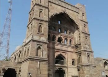 जौनपुर में मौजूद 14वीं सदी की अटाला मस्जिद विवादों में घिर गई, कोर्ट का दरवाजा खटखटाय