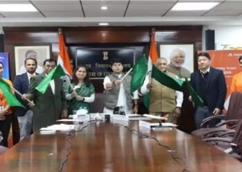 ग्वालियर-अहमदाबाद उड़ान के लिए शुरू हुई सीधी उड़ान, केन्द्रीय मंत्रीं ने झंडी दिखाई