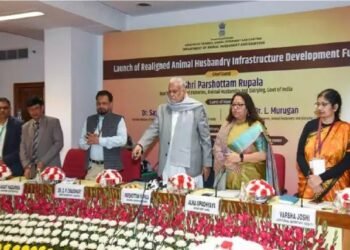 पशुपालन मंत्री परषोत्तम रूपाला ने एएचआईडीएफ योजना के नए स्वरूप का शुभारंभ किया