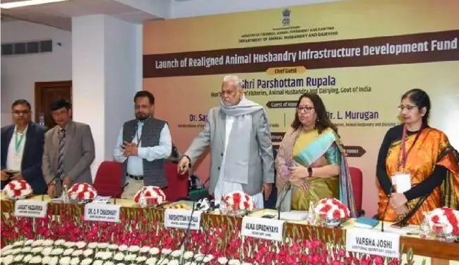 पशुपालन मंत्री परषोत्तम रूपाला ने एएचआईडीएफ योजना के नए स्वरूप का शुभारंभ किया