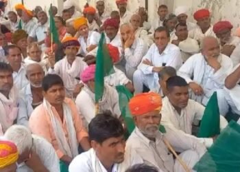 नोएडा कलेक्ट्रेट पर किसानों का धरना प्रदर्शन, ये रहीं मांगें!
