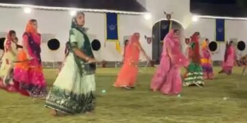नवरात्रि में गुजरात में दिखा महिलाओं का अंदाज, गजब तरीकों से किया गरबा!