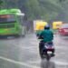 दिल्ली-एनसीआर में बारिश से गर्मी छूमंतर, गाड़ियों का लगा जाम!