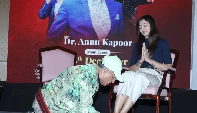 अनु कपूर और कुमार ने अंताक्षरी इवेंट में महिलाओं को दिया अनोखा सम्मान