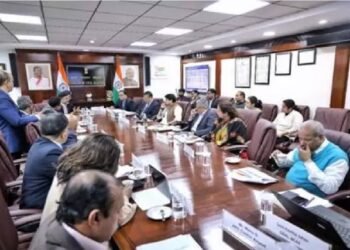 ज्योतिरादित्य एम. सिंधिया ने वैश्विक यात्रा मानदंडों के साथ तालमेल बिठाने पर जोर दिया