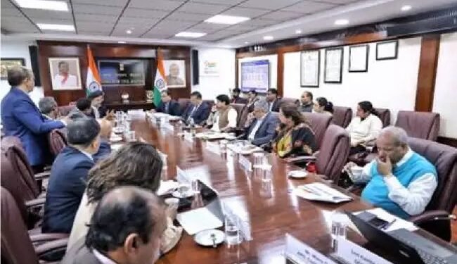 ज्योतिरादित्य एम. सिंधिया ने वैश्विक यात्रा मानदंडों के साथ तालमेल बिठाने पर जोर दिया