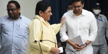 मायावती ने भतीजे से लिया पद, सामने आया आनंद आकाश का पहला बयान