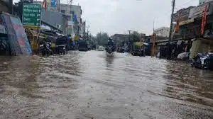 भारी बारिश के बाद फाल्गुनी, शांभवी नदियां उफान पर; 56 वर्षीय महिला की मौत