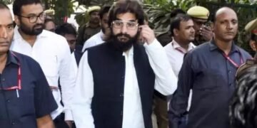 मुख्तार अंसारी की क्रब पर फातिहा पढ़ने जेल से बाहर अब्बास अंसारी, SC से मिली इजाजत