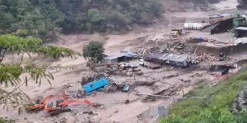 सिक्किम: 2000 टूरिस्ट्स को किया गया एयरलिफ्ट, बारिश- लैंडस्लाइड ने मचाई तबाही