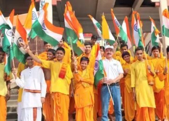गंगा तट से की हर घर तिरंगा फहराने की अपील