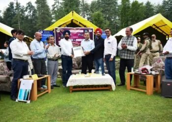 पीएयू के कीटविज्ञान वैज्ञानिकों को राष्ट्रीय स्तर पर मिला सम्मान, ईएसए ने टीम को ‘इंस्टीट्यूशन टीम अवॉर्ड’ से नवाजा