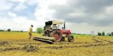 महाराष्ट्र में किसान की अनोखी तकनीक, ट्रैक्टर चलाने में नहीं पड़ेगी ड्राइवर की जरुरत