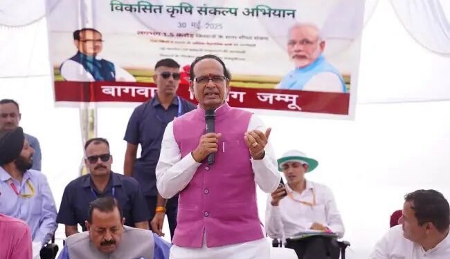 केंद्रीय कृषि मंत्री ने नकली उर्वरकों, घटिया बीज और कीटनाशकों से किसानों को बचाने की आवश्यकता पर भी बल दिया