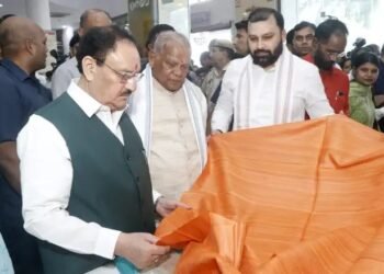 राष्ट्रपिता महात्मा गांधी की जयंती पर लाखों खादी कारीगरों को मिली खुशियों की सौगात
