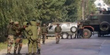 अनंतनाग और शोपियां में आतंकियों ने हमला किया