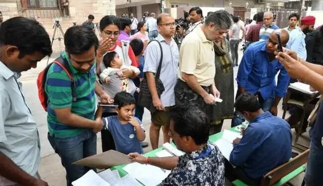 Lok Sabha Election Update: छठे चरण की 58 सीटों पर 5 बजे तक 57.7 फीसदी मतदान