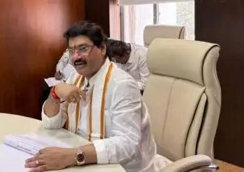 महाराष्ट्र: मंत्री धनंजय मुंडे का इस्तीफा, सरपंच संतोष देशमुख मर्डर से जुड़े हैं तार!