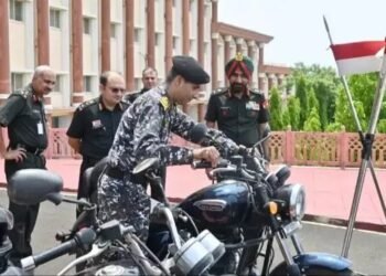 भारतीय नौसेना का ‘मोटरसाइकिल अभियान दल’ सुदर्शन चक्र कोर से सम्मानित