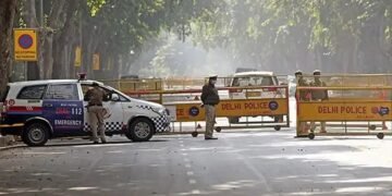 दिल्ली में मंडराया खतरा!स्कूल, एयरपोर्ट के बाद अस्पतालों को मिली बम से उड़ाने की धमकी