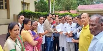 फिर गर्माया फसल बीमा का मुद्दा, कांग्रेस ने उठाए सवाल, CDO को सौंपा ज्ञापन
