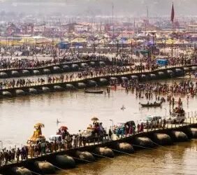 महाकुंभ के लिए तैयार हो रहे तैरते घाट, श्रद्धालुओं को मिलेगी ये खास सुविधा!
