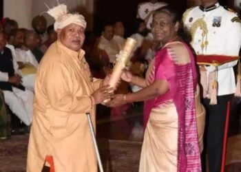 वैद्यराज हेमचंद मांझी ने अपना पद्मश्री पुरस्कार लौटाने का एलान किया