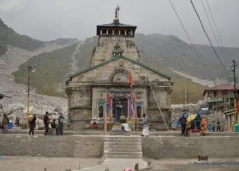 सीएम धामी ने सस्ते किए हेलीकॉप्टर सेवा के दाम, तीर्थयात्रियों को 25% की छूट