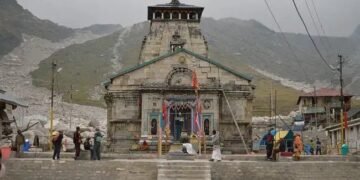 सीएम धामी ने सस्ते किए हेलीकॉप्टर सेवा के दाम, तीर्थयात्रियों को 25% की छूट