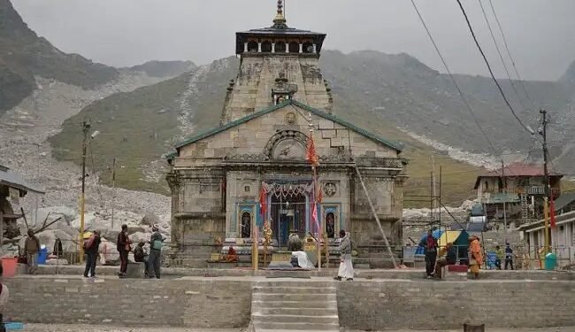 सीएम धामी ने सस्ते किए हेलीकॉप्टर सेवा के दाम, तीर्थयात्रियों को 25% की छूट