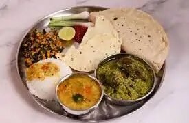 टमाटर और ब्रॉयलर की कीमतों में गिरावट के कारण वेज थाली के साथ-साथ चिकन थाली सस्ती हुई