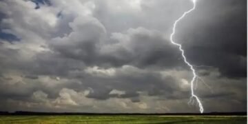 UP: आकाशीय बिजली गिरने से 2 चारवाहों की मौत, 10 मवेशियों की भी गई जान