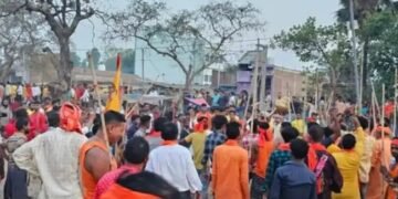 बंगाल के झारग्राम में BJP उम्मीदवार पर पत्थर बरसाने लगे लोग, ममता सरकार पर लगाए गंभीर