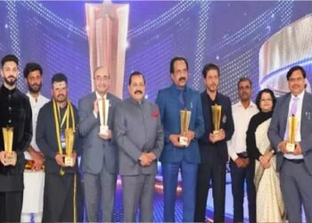 इसरो को “इंडियन ऑफ द ईयर अवार्ड” से सम्मानित किया गया