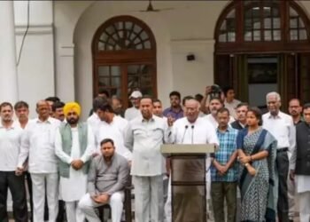 एग्जिट पोल आने के बाद से ही इंडिया गठबंधन में हलचल तेज