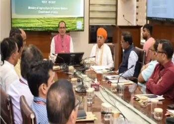 मोदी सरकार किसानों की आय बढ़ाने के लिए विभिन्न उपाय कर रही है: केन्द्रीय कृषि मंत्री
