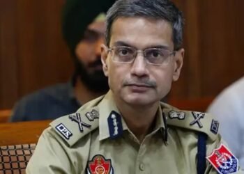 पंजाब पुलिस ने पाकिस्तान स्थित आतंकवादियों से जुड़े 10 लोगों को गिरफ्तार किया